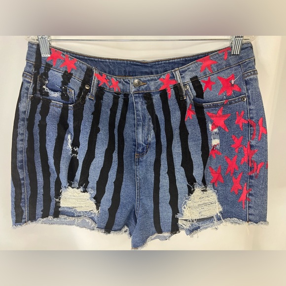 Her Universe DC Comics Birds of Prey Harley Quinn Denim Stars&Stripes Shorts 15 - Picture 2 of 14